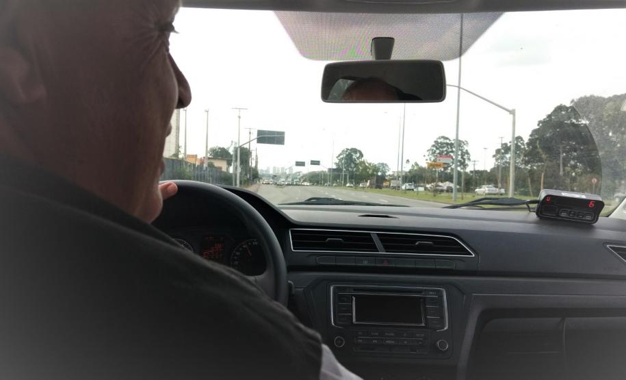 Verificação do radar fixo localizado na Linha Verde esquina com Rua Anne Frank, em Curitiba