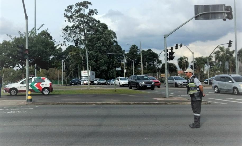 Verificação do radar fixo localizado na Linha Verde esquina com Rua Anne Frank, em Curitiba