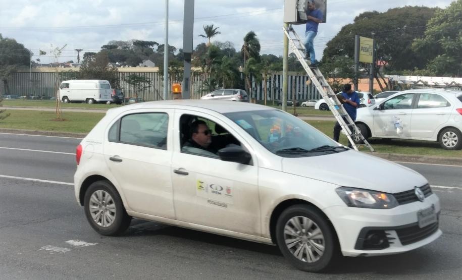 Verificação do radar fixo localizado na Linha Verde esquina com Rua Anne Frank, em Curitiba