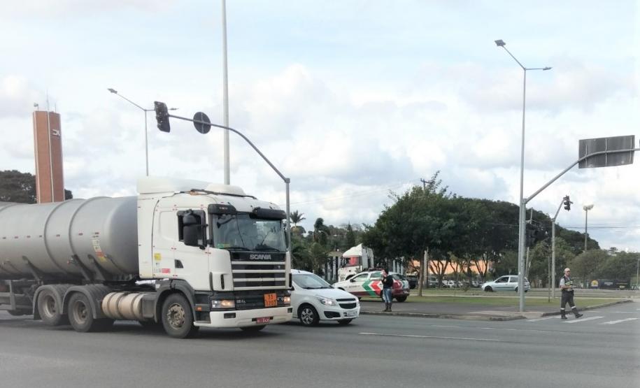 Verificação do radar fixo localizado na Linha Verde esquina com Rua Anne Frank, em Curitiba