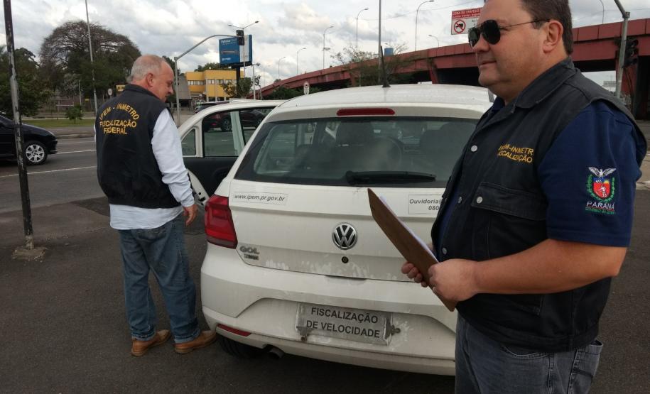 Verificação do radar fixo localizado na Linha Verde esquina com Rua Anne Frank, em Curitiba