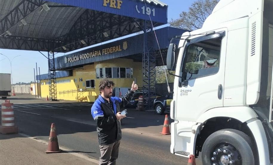 Equipe da Regional de Maringá fiscaliza cronotacógrafos na BR-376, Mandaguari