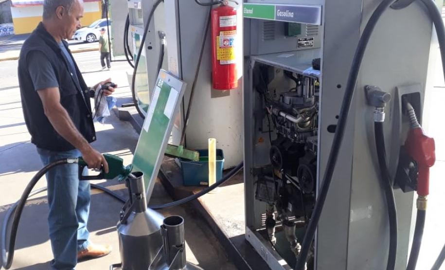 IPEM-PR fiscaliza bombas de combustíveis em Maringá