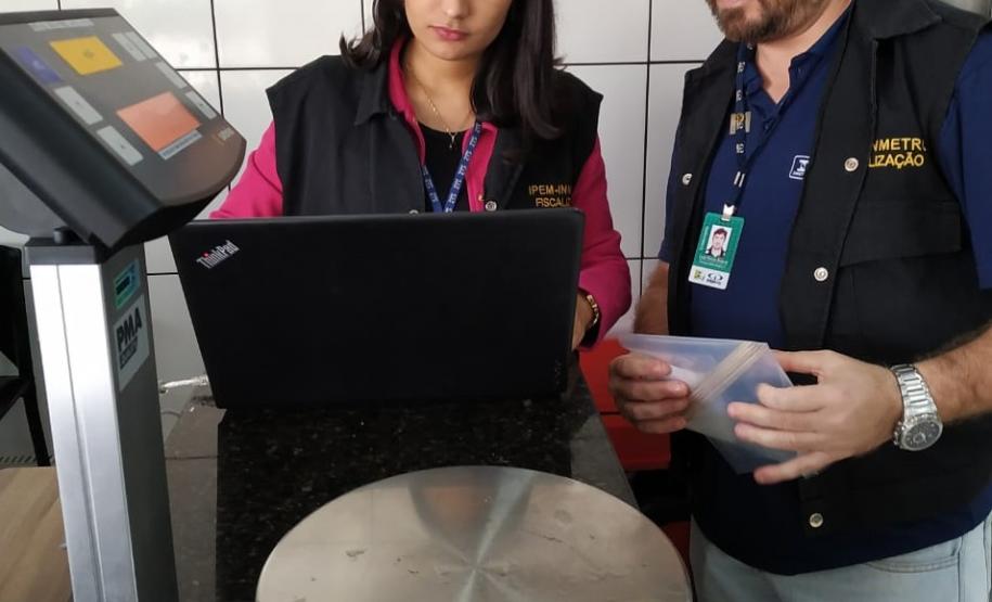 IPEM-PR fiscaliza balanças e produtos pré-embalados no comércio de Maringá