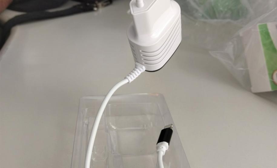 IPEM-PR apreende carregadores de celular irregulares