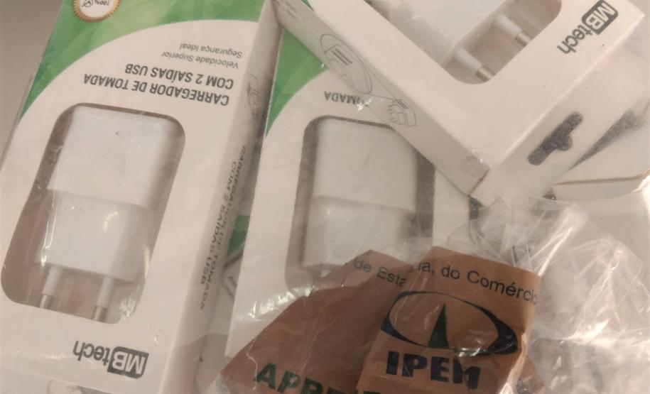 IPEM-PR apreende carregadores de celular irregulares