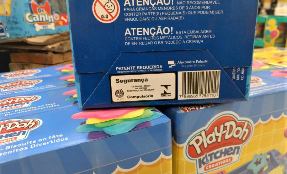 Brinquedos devem ser certificados pelo INMETRO e trazer o selo de garantia de que o produto foi ensaiado