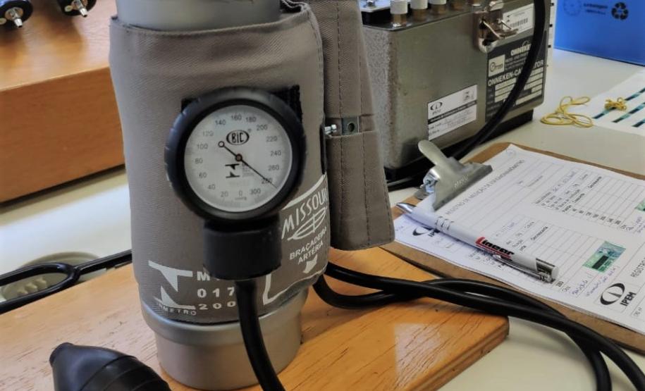 2019 10 17 Esfigmomanometros Maringá Esfigmomanômetros da Prefeitura de Maringá passam por verificação do IPEM-PR