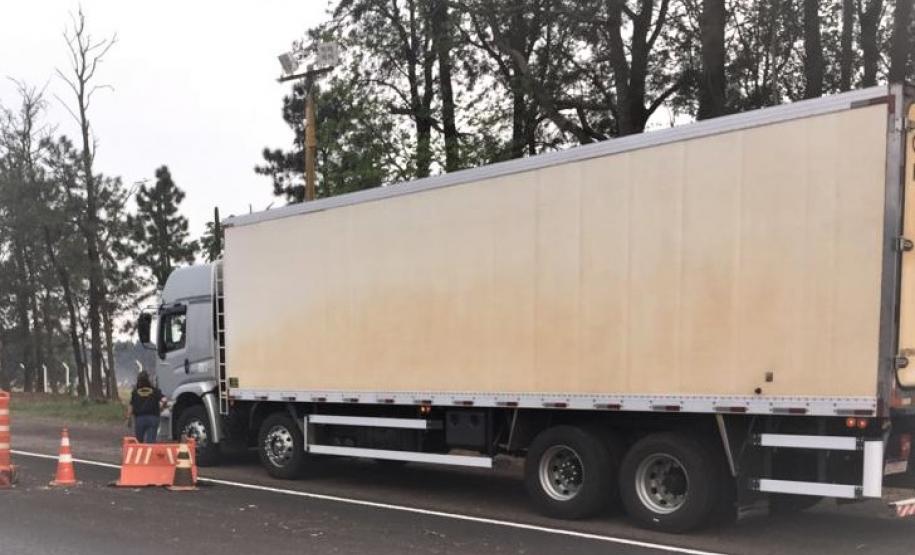 Regional de Cascavel fiscaliza cronotacógrafos em Ubiratã