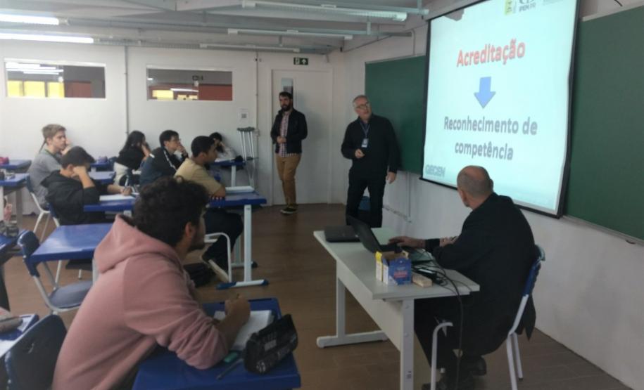 Palestra dos gerentes do IPEM-PR para alunos do IFPR - Campus de Colombo