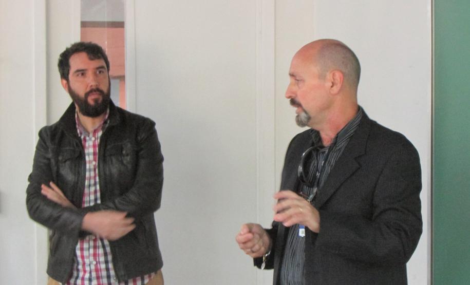 Palestra dos gerentes do IPEM-PR para alunos do IFPR - Campus de Colombo - professor Alysson e o gerente Sérgio Camargo