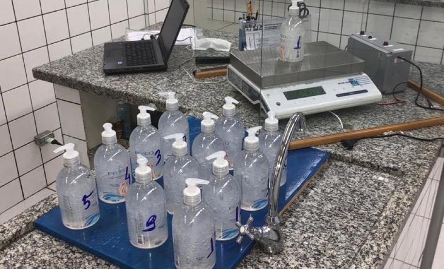 Álcool gel é reprovado por falta quantitativa no produto