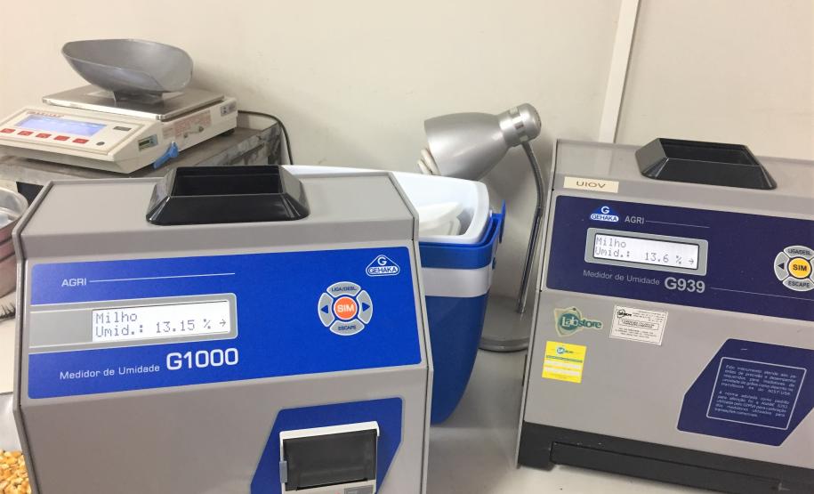 Equipe da Regional de Cascavel verifica Medidores de Umidade de Grãos em Cooperativas e Moinhos