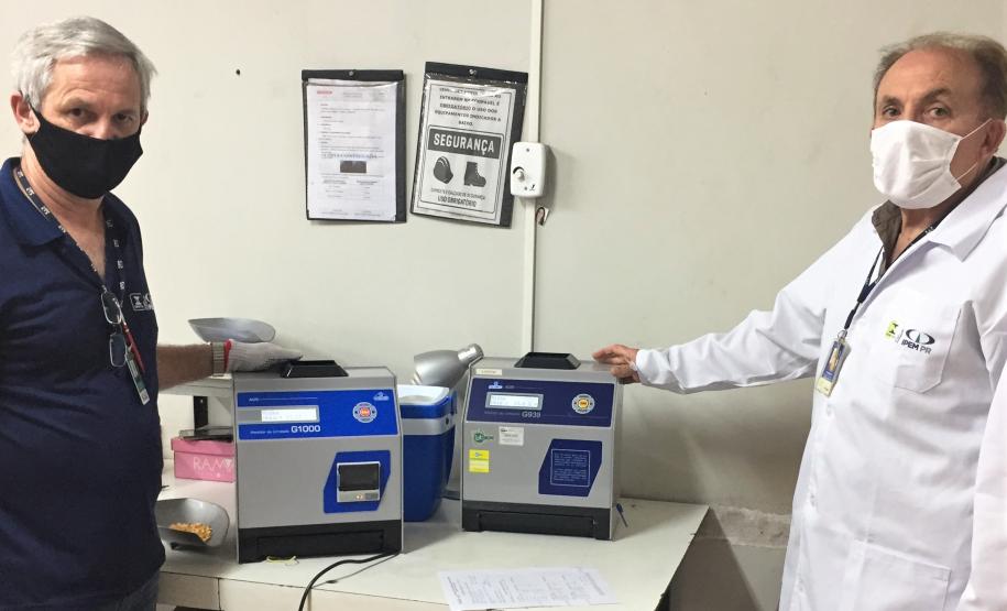 Equipe da Regional de Cascavel verifica Medidores de Umidade de Grãos em Cooperativas e Moinhos