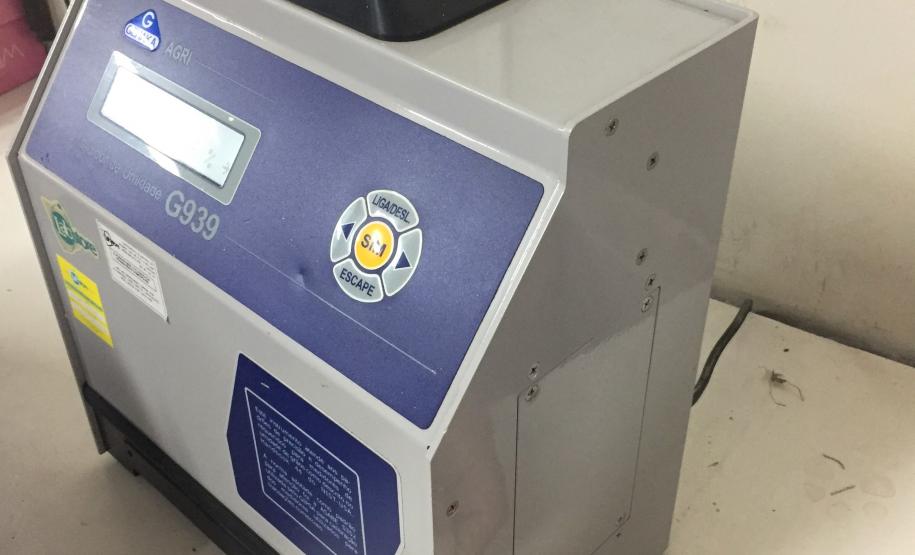 Equipe da Regional de Cascavel verifica Medidores de Umidade de Grãos em Cooperativas e Moinhos