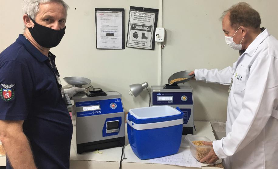 Equipe da Regional de Cascavel verifica Medidores de Umidade de Grãos em Cooperativas e Moinhos
