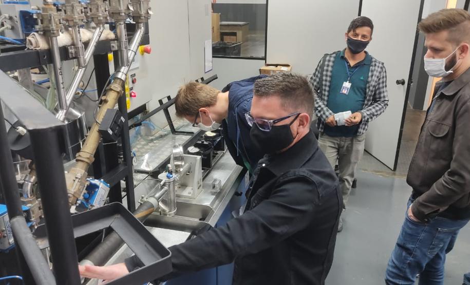 Treinamento que o IPEM-PR realizou com metrologistas do Inmetro/SC