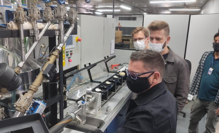 Treinamento que o IPEM-PR realizou com metrologistas do Inmetro/SC