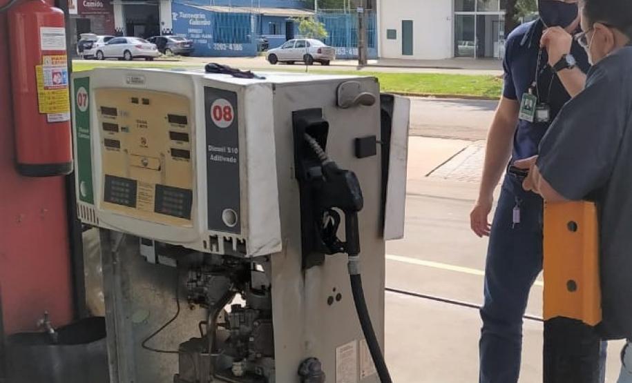 IPEM-PR fiscaliza postos de combustíveis em Maringá