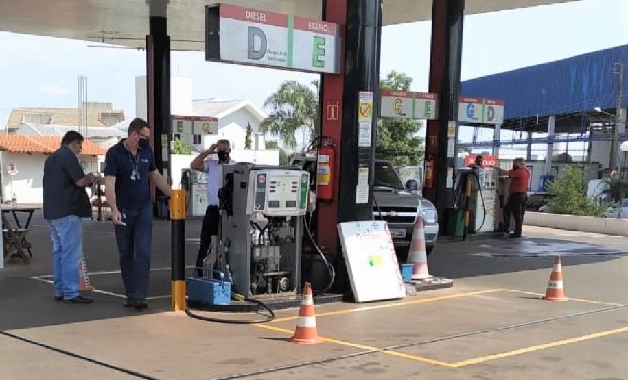 IPEM-PR fiscaliza postos de combustíveis em Maringá