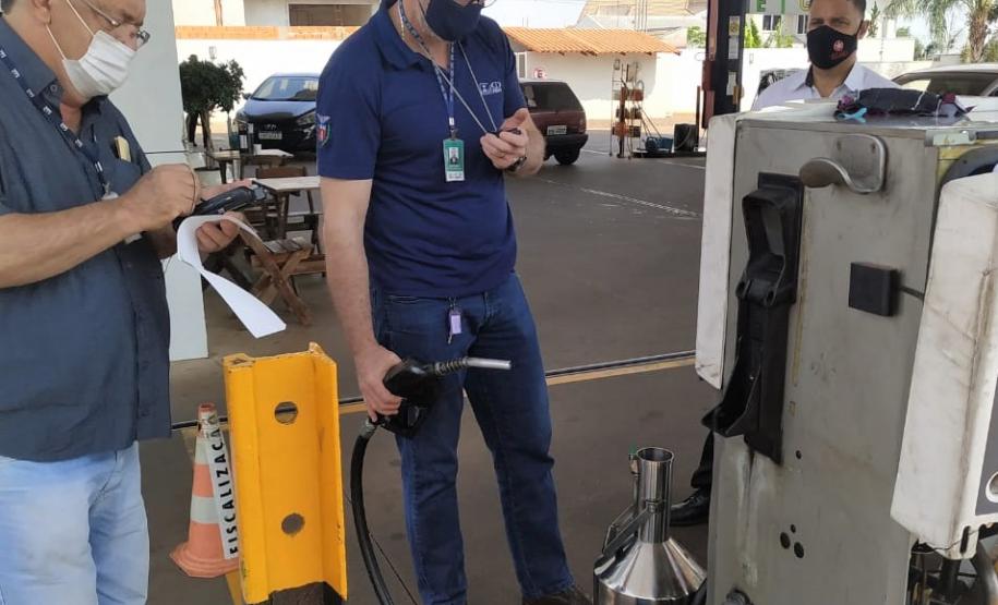 IPEM-PR fiscaliza postos de combustíveis em Maringá