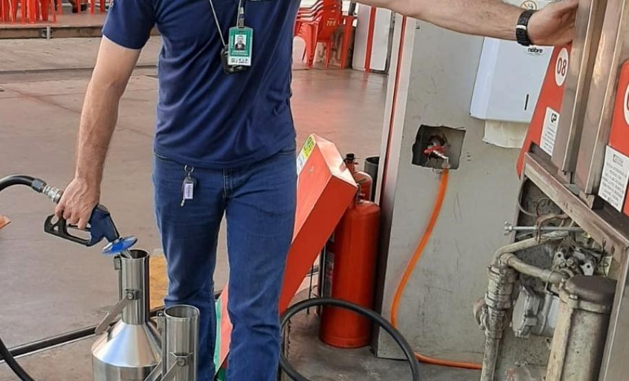 IPEM-PR fiscaliza postos de combustíveis em Maringá
