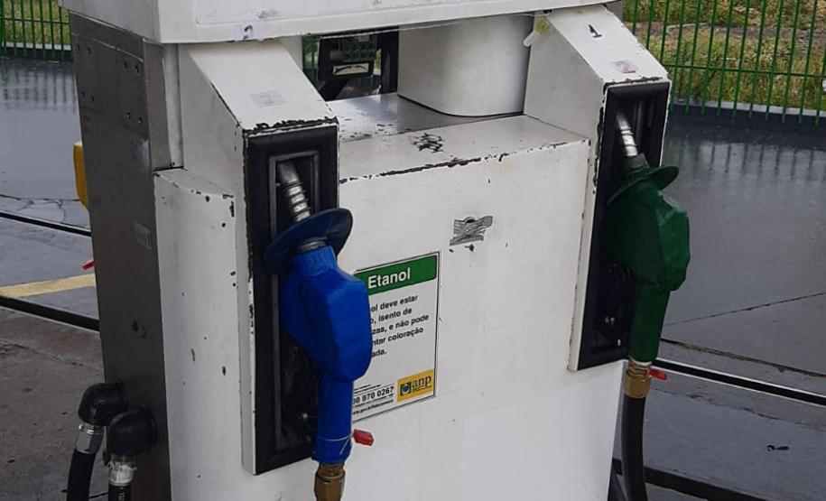 Ação conjunta fiscaliza bombas de combustíveis em Apucarana e Arapongas