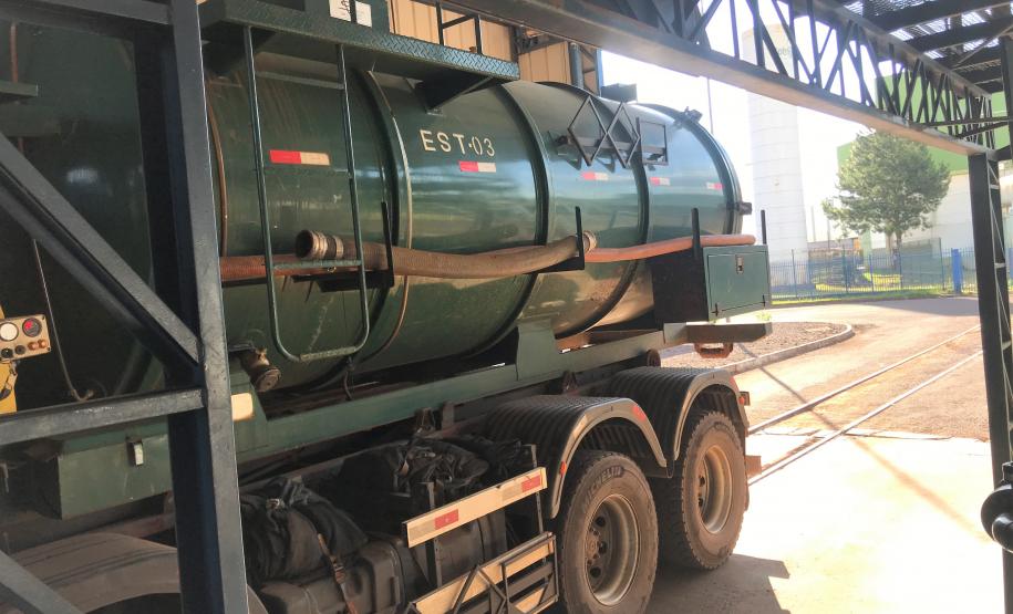 2020 12 03 Limpeza Cascavel Sistema de verificação de caminhões e vagões tanques 
da Regional de Cascavel passa por limpeza e manutenção