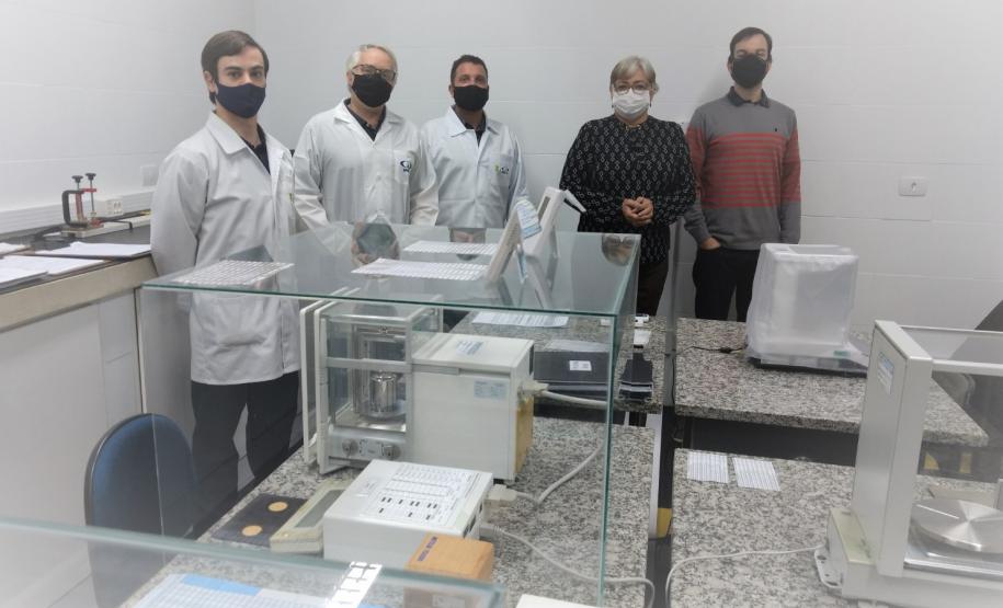 Equipe do IPEM-PR e do Inmetro no LACUT