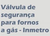Para aumentar a segurança, o Inmetro tornou obrigatório que todos os fornos e fogões a gás, fabricados no Brasil ou importados, devem ter uma válvula de segurança implementada.
Essa válvula bloqueia a passagem de gás, evitando seu acúmulo no interior do forno, caso a chama do forno se apague acidentalmente ou não acenda quando acionado o botão de comando.
Nesses casos, a válvula de segurança impedirá o fornecimento de gás, evitando acidentes, como explosões e intoxicações.